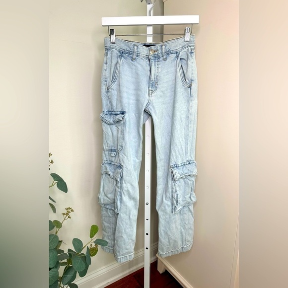 Aeropostale Low Rise Light Wash Cargo Jeans Size 000 - Picture 3 of 16